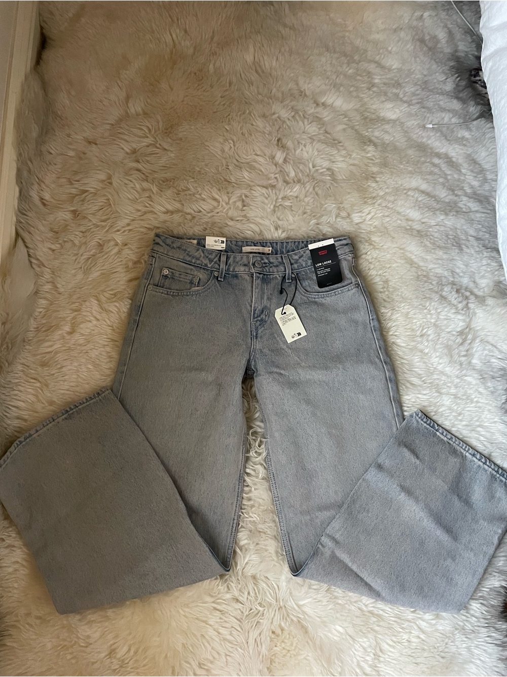BNWT Levi’s low rise loose premium baggy grey jeans